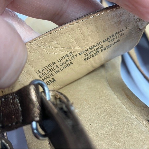 Naturalizer metallic leather t-strap sandals size 8 - Picture 5 of 6